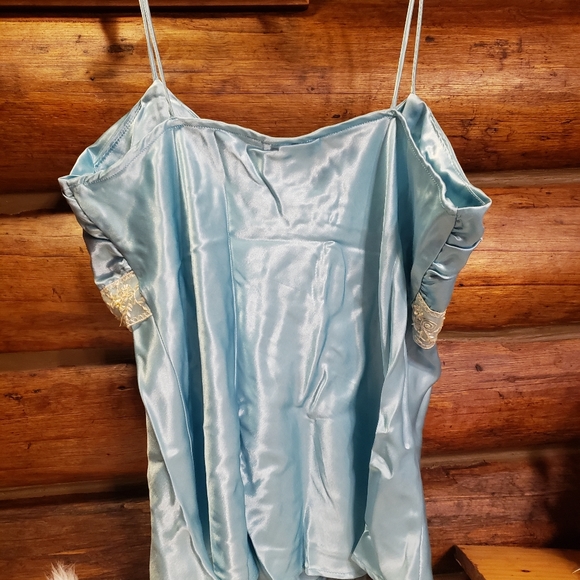 💛2/$20💛Gorgeous cami top with beadwork - Picture 2 of 5